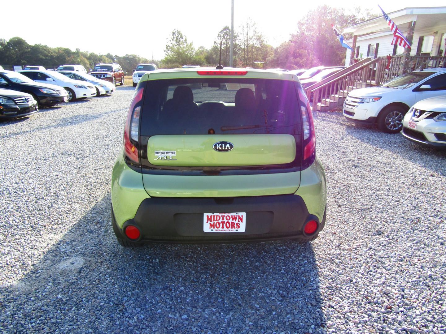 2015 Green Kia Soul (KNDJN2A26F7) , Automatic transmission, located at 15016 S Hwy 231, Midland City, AL, 36350, (334) 983-3001, 31.306210, -85.495277 - Photo#6